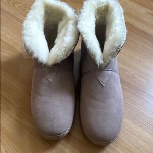 Bearpaw Tan Mushroom Shearling Suede Ankle Boots Slippers Size 12